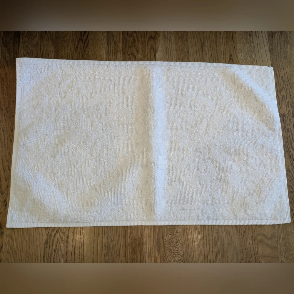 Brooks Brothers White Bathmat